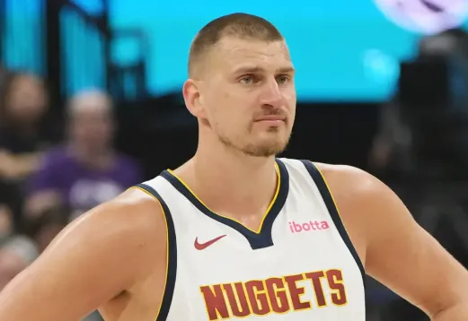 欧洲杯直播-约基奇半场投篮4中3，罚球5中4得到10分6篮板7助攻2抢断